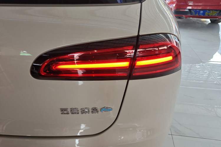 Used Wuling Bingo PLUS 2024 401 km Range 5-Seater Version Right Rear Taillight