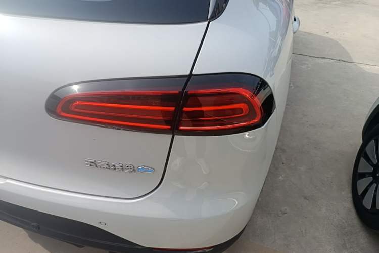 Used Wuling Bingo PLUS 2024 401 km Range 5-Seater Version Right Rear Taillight