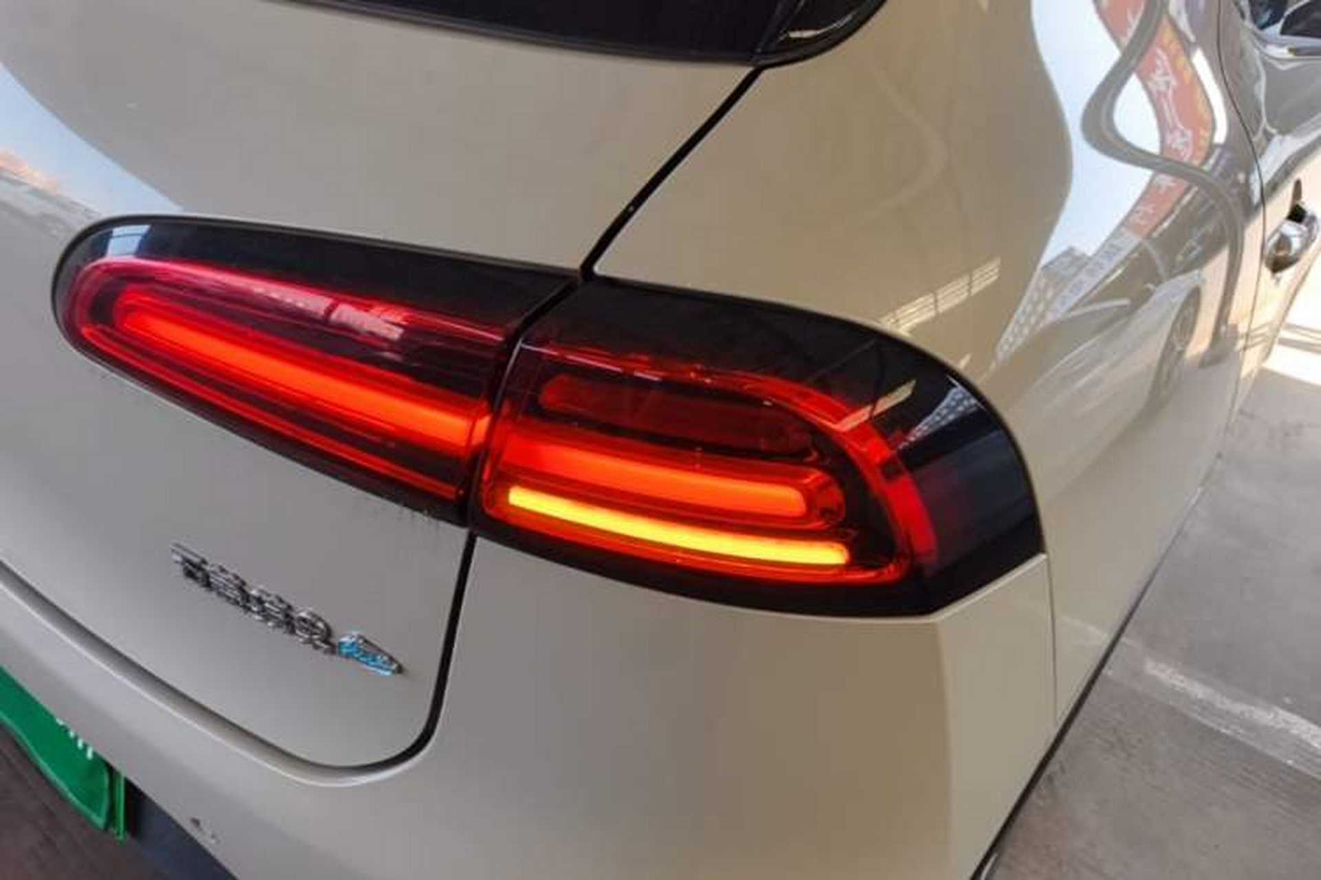 Used Wuling Bingo PLUS 2024 330 km Range Five-Seater Version Right Rear Taillight