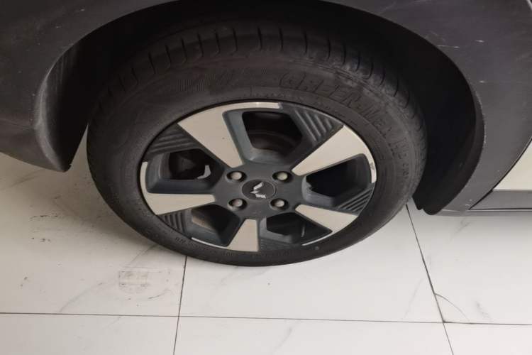 Used Wuling Bingo PLUS 2024 401 km Range 5-Seater Version Right Rear Wheel Hub