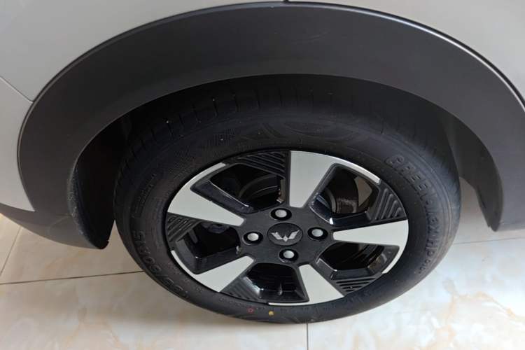Used Wuling Bingo PLUS 2024 401 km Range 5-Seater Version Right Rear Wheel Hub
