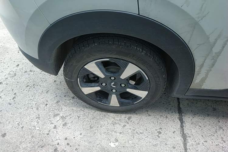 Used Wuling Bingo PLUS 2024 510 km Range 5-Seater Version Right Rear Wheel Hub