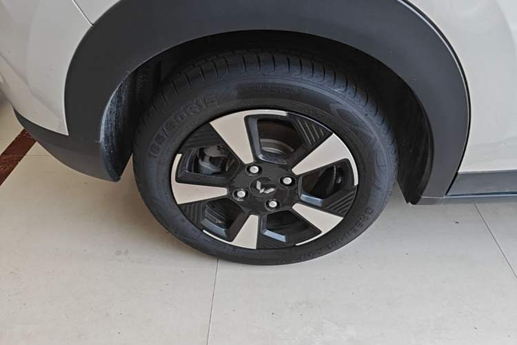 Used Wuling Bingo PLUS 2024 510 km Range 5-Seater Version Right Rear Wheel Hub