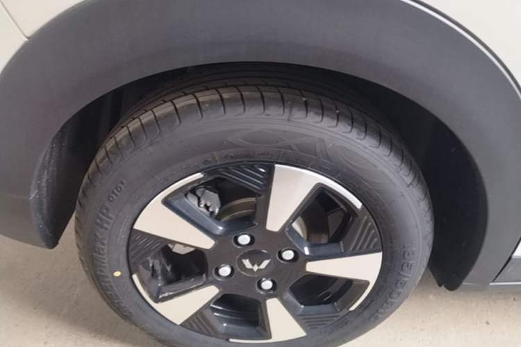 Used Wuling Bingo PLUS 2024 330 km Range Five-Seater Version Right Rear Wheel Hub