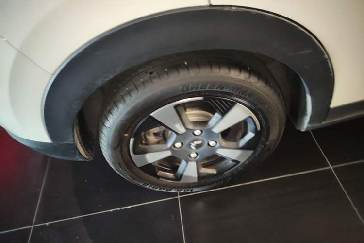 Used Wuling Bingo PLUS 2024 401 km Range 5-Seater Version Right Rear Wheel Hub