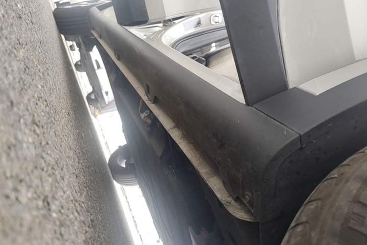 Used Wuling Bingo PLUS 2024 330 km Range Five-Seater Version Right Side Sill