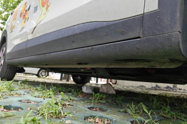 Used Wuling Bingo PLUS 2024 330 km Range Five-Seater Version Right Side Sill