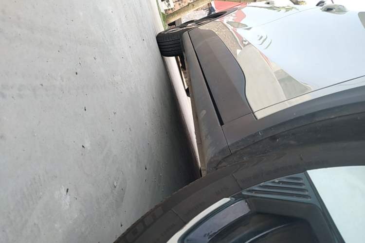 Used Wuling Bingo PLUS 2024 330 km Range Five-Seater Version Right Side Sill