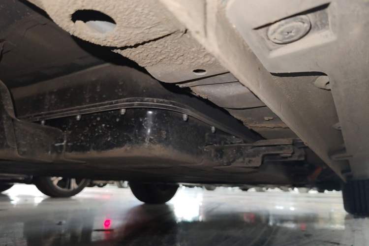Used Wuling Bingo PLUS 2024 330 km Range Five-Seater Version Right Side Sill