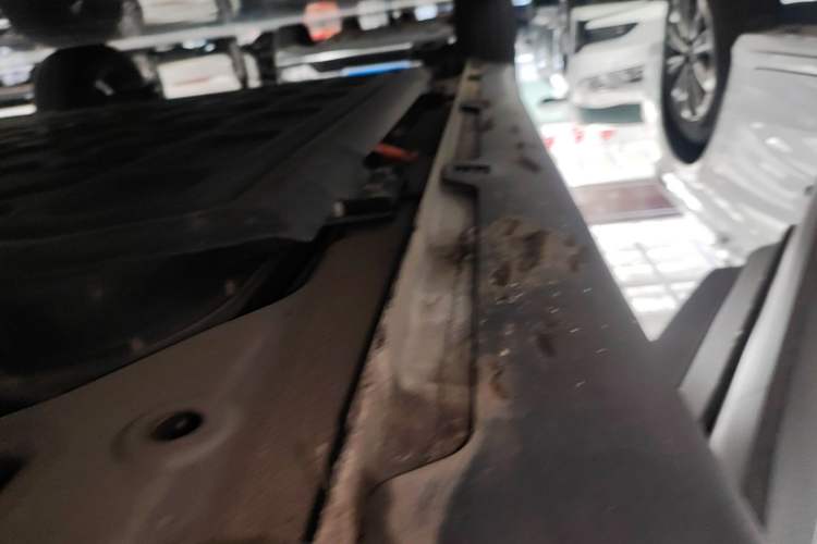 Used Wuling Bingo PLUS 2024 330 km Range Five-Seater Version Right Side Sill