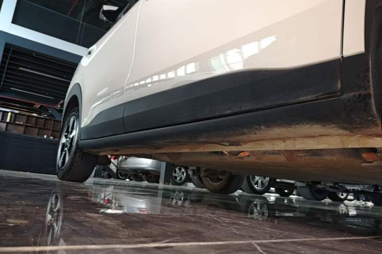 Used Wuling Bingo PLUS 2024 330 km Range Five-Seater Version Right Side Sill