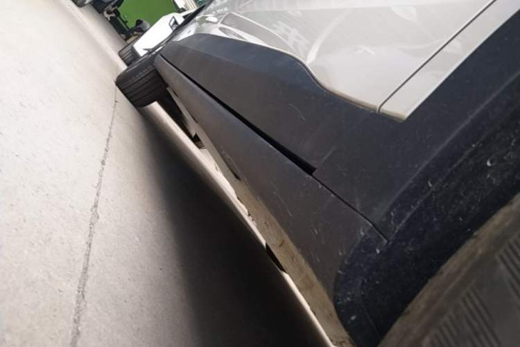 Used Wuling Bingo PLUS 2024 330 km Range Five-Seater Version Right Side Sill