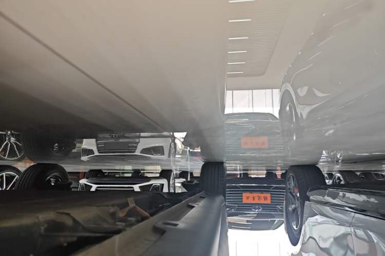 Used Wuling Bingo PLUS 2024 330 km Range Five-Seater Version Right Side Sill