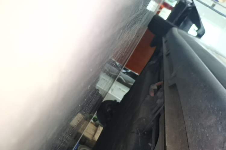 Used Wuling Bingo PLUS 2024 330 km Range Five-Seater Version Right Side Sill