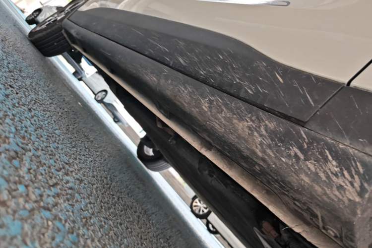 Used Wuling Bingo PLUS 2024 330 km Range Five-Seater Version Right Side Sill