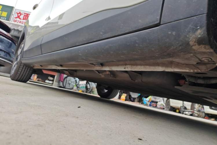 Used Wuling Bingo PLUS 2024 330 km Range Five-Seater Version Right Side Sill
