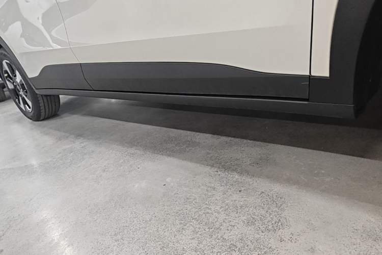 Used Wuling Bingo PLUS 2024 510 km Range 5-Seater Version Right Side Sill