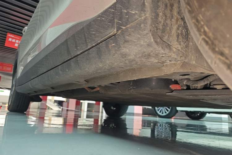 Used Wuling Bingo PLUS 2024 330 km Range Five-Seater Version Right Side Sill
