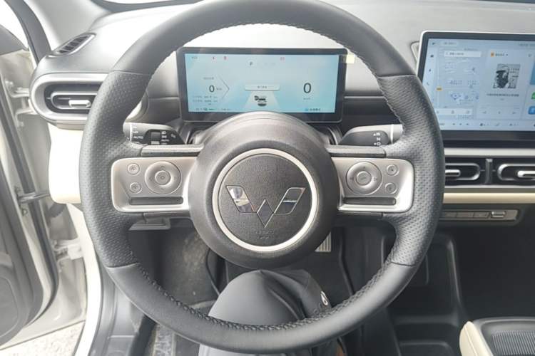 Used Wuling Bingo PLUS 2024 330 km Range Five-Seater Version Steering Wheel