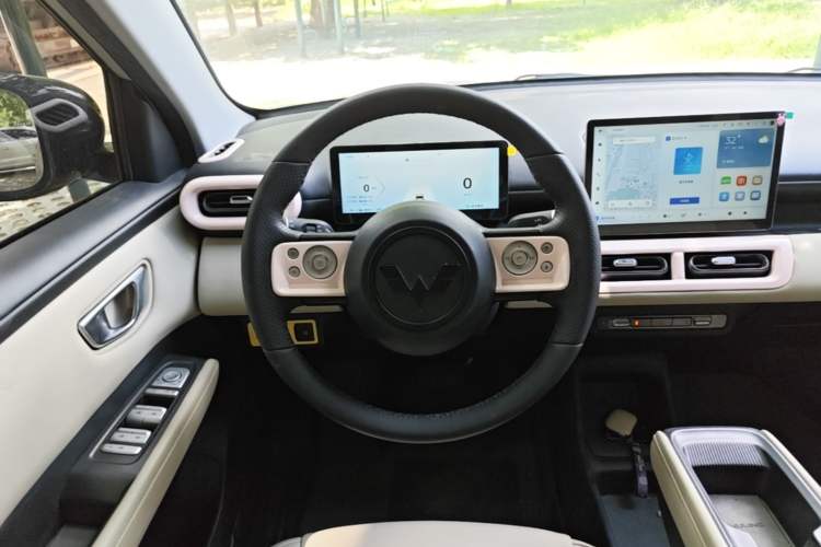 Used Wuling Bingo PLUS 2024 330 km Range Five-Seater Version Steering Wheel