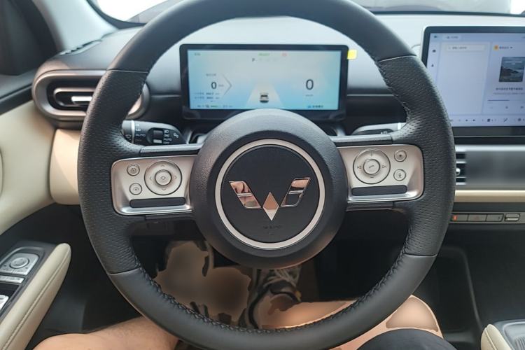 Used Wuling Bingo PLUS 2024 330 km Range Five-Seater Version Steering Wheel