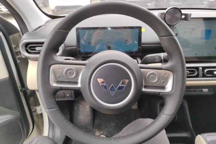 Used Wuling Bingo PLUS 2024 330 km Range Five-Seater Version Steering Wheel