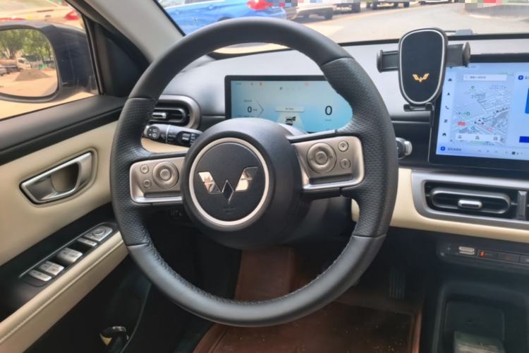 Used Wuling Bingo PLUS 2024 330 km Range Five-Seater Version Steering Wheel
