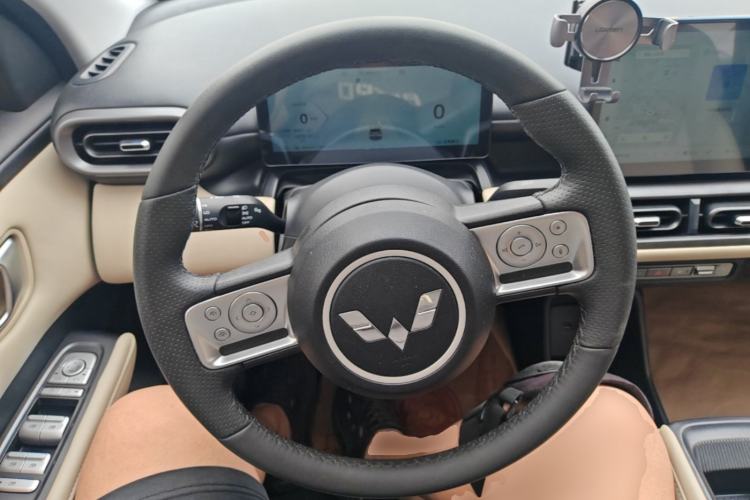 Used Wuling Bingo PLUS 2024 330 km Range Five-Seater Version Steering Wheel