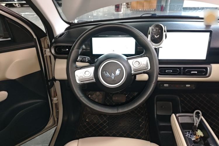 Used Wuling Bingo PLUS 2024 330 km Range Five-Seater Version Steering Wheel