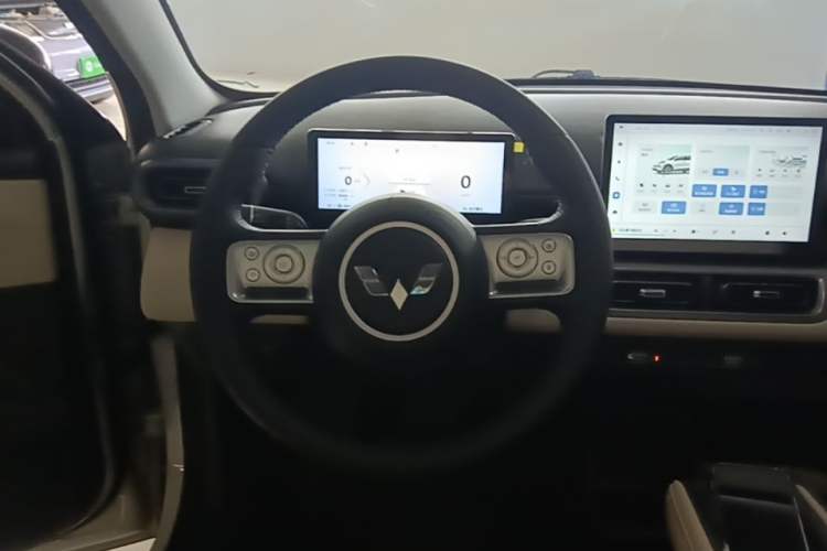 Used Wuling Bingo PLUS 2024 330 km Range Five-Seater Version Steering Wheel