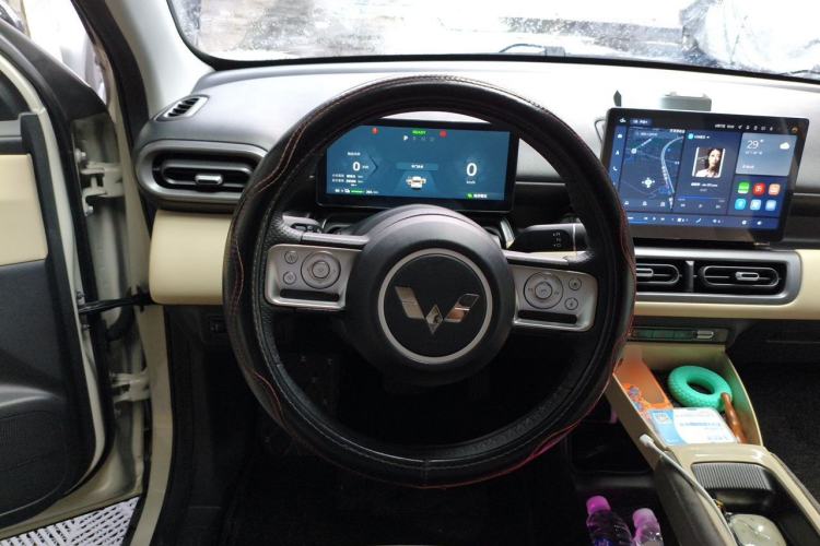 Used Wuling Bingo PLUS 2024 330 km Range Five-Seater Version Steering Wheel