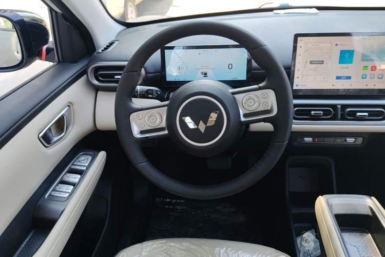 Used Wuling Bingo PLUS 2024 330 km Range Five-Seater Version Steering Wheel