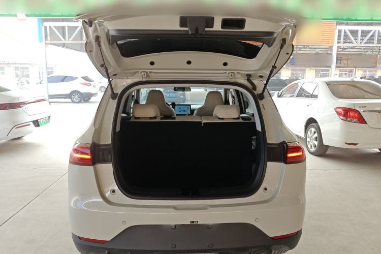 Used Wuling Bingo PLUS 2024 330 km Range Five-Seater Version Trunk