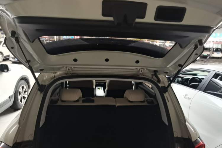 Used Wuling Bingo PLUS 2024 401 km Range 5-Seater Version Trunk