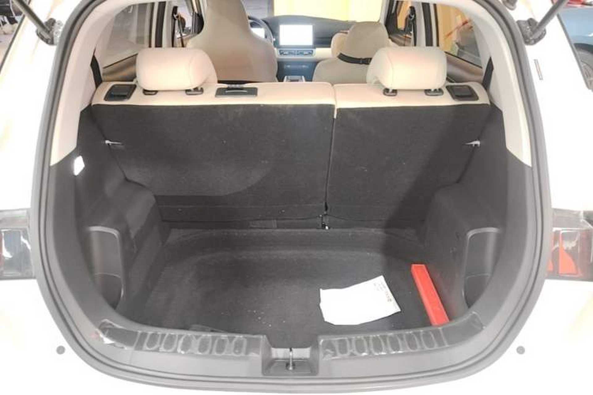 Used Wuling Bingo PLUS 2024 330 km Range Five-Seater Version Trunk