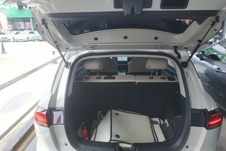 Used Wuling Bingo PLUS 2024 330 km Range Five-Seater Version Trunk