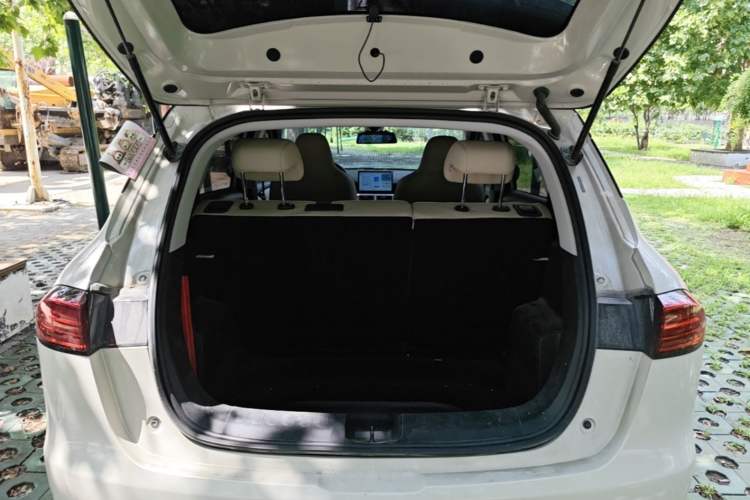 Used Wuling Bingo PLUS 2024 330 km Range Five-Seater Version Trunk
