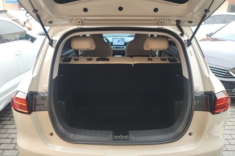 Used Wuling Bingo PLUS 2024 330 km Range Five-Seater Version Trunk