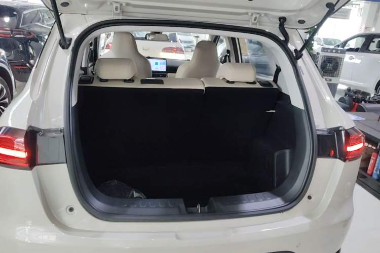 Used Wuling Bingo PLUS 2024 330 km Range Five-Seater Version Trunk
