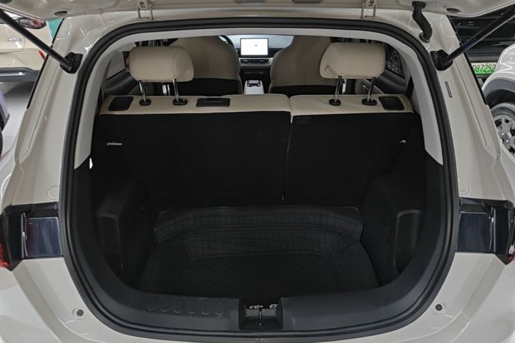 Used Wuling Bingo PLUS 2024 401 km Range 5-Seater Version Trunk