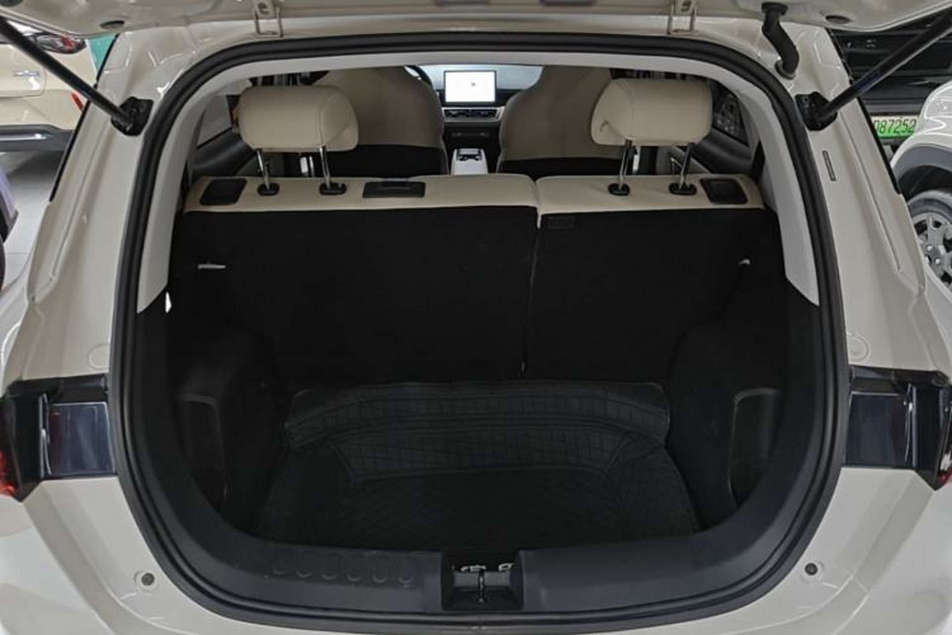 Used Wuling Bingo PLUS 2024 401 km Range 5-Seater Version Trunk