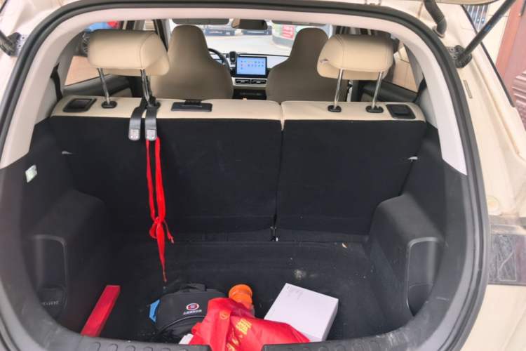 Used Wuling Bingo PLUS 2024 330 km Range Five-Seater Version Trunk