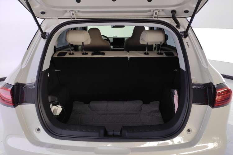 Used Wuling Bingo PLUS 2024 330 km Range Five-Seater Version Trunk