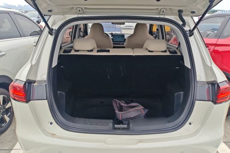 Used Wuling Bingo PLUS 2024 330 km Range Five-Seater Version Trunk