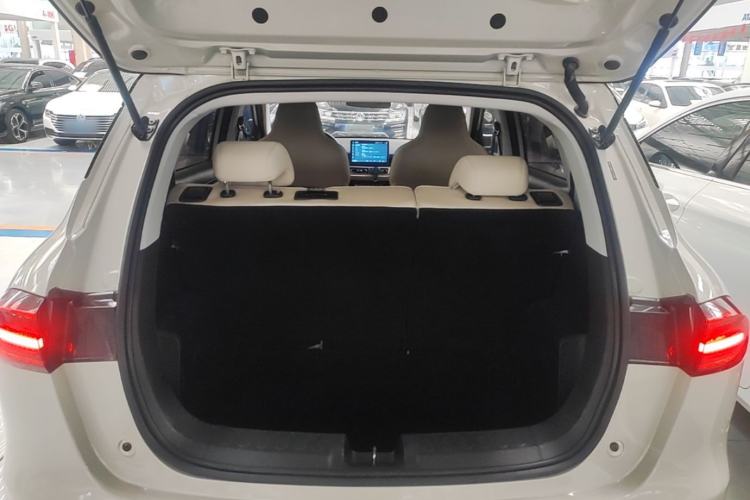 Used Wuling Bingo PLUS 2024 330 km Range Five-Seater Version Trunk