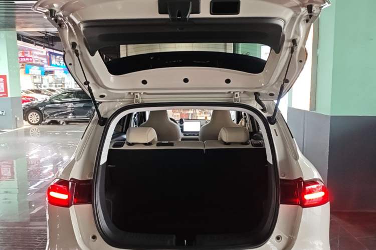 Used Wuling Bingo PLUS 2024 330 km Range Five-Seater Version Trunk