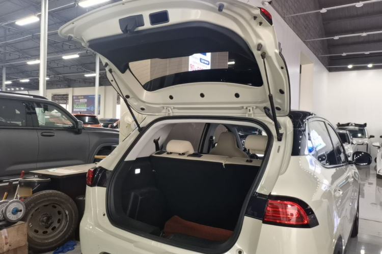 Used Wuling Bingo PLUS 2024 330 km Range Five-Seater Version Trunk