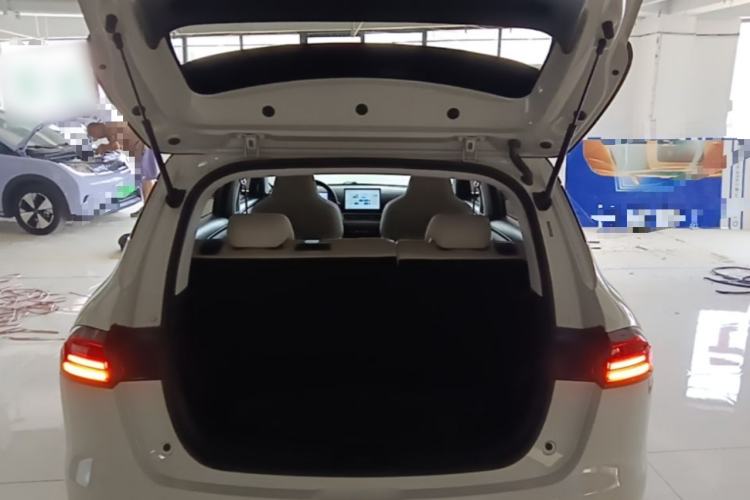 Used Wuling Bingo PLUS 2024 330 km Range Five-Seater Version Trunk