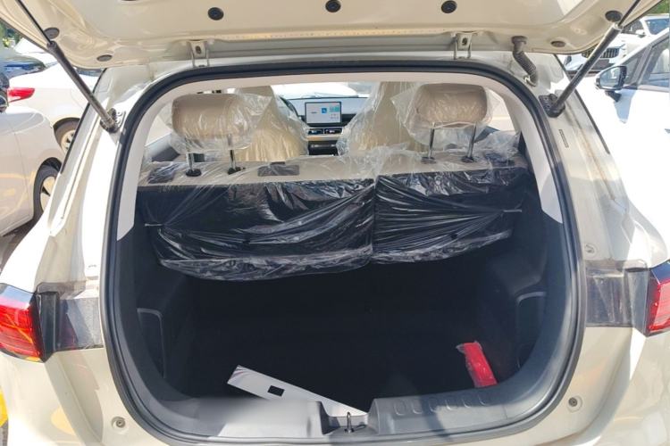 Used Wuling Bingo PLUS 2024 330 km Range Five-Seater Version Trunk