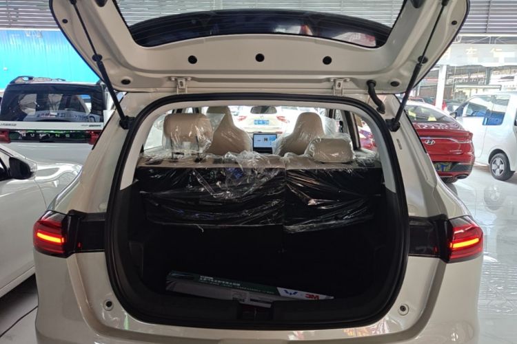 Used Wuling Bingo PLUS 2024 401 km Range 5-Seater Version Trunk